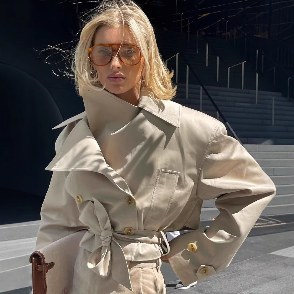 Damen Cropped Trenchjacke im Boxy‑Schnitt mit weitem Revers und Bindeschleife Echoarchiv