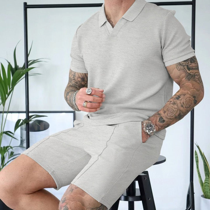 Herren sportliches Kurzarm-Polo mit strukturiertem Design und bequemen Shorts Echoarchiv