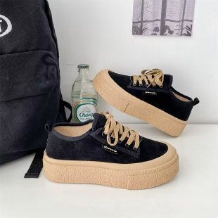 Damen Plattform Sneakers mit luxuriösem Wildleder-Obermaterial und modischem Schnürdesign Echo Archiv