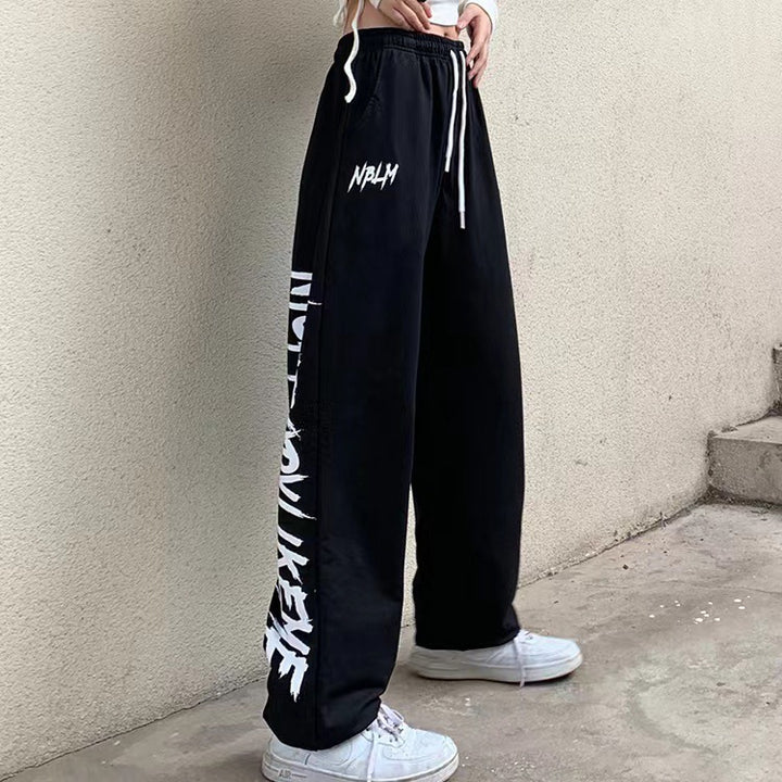 Damen locker geschnittene Wide‑Leg Jogginghose mit hohem Bund und markantem Seitenschriftzug – Avélisse