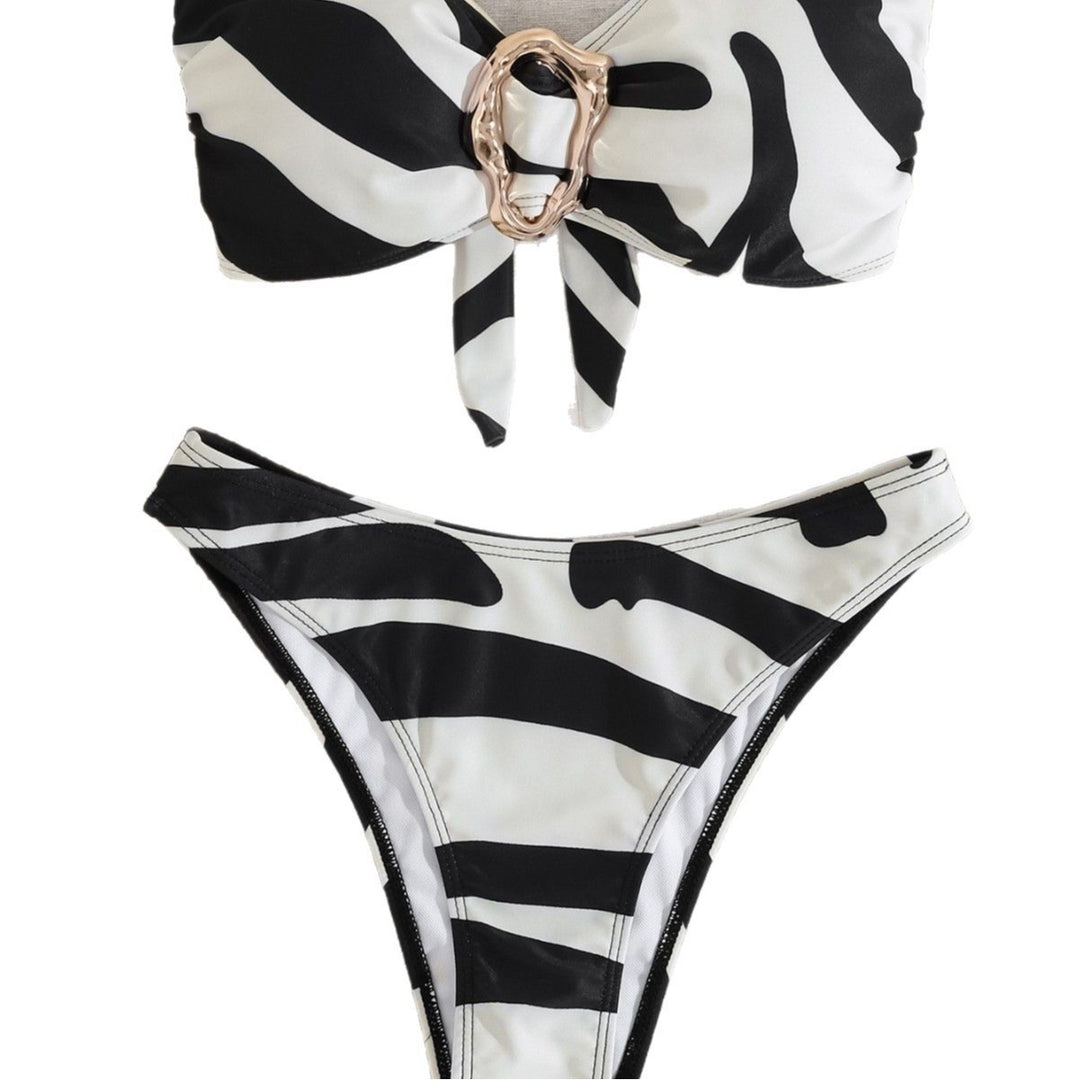 Damen Bandeau-Bikini mit modischem Schnallen-Detail und asymmetrischem Schnitt Echo Archiv