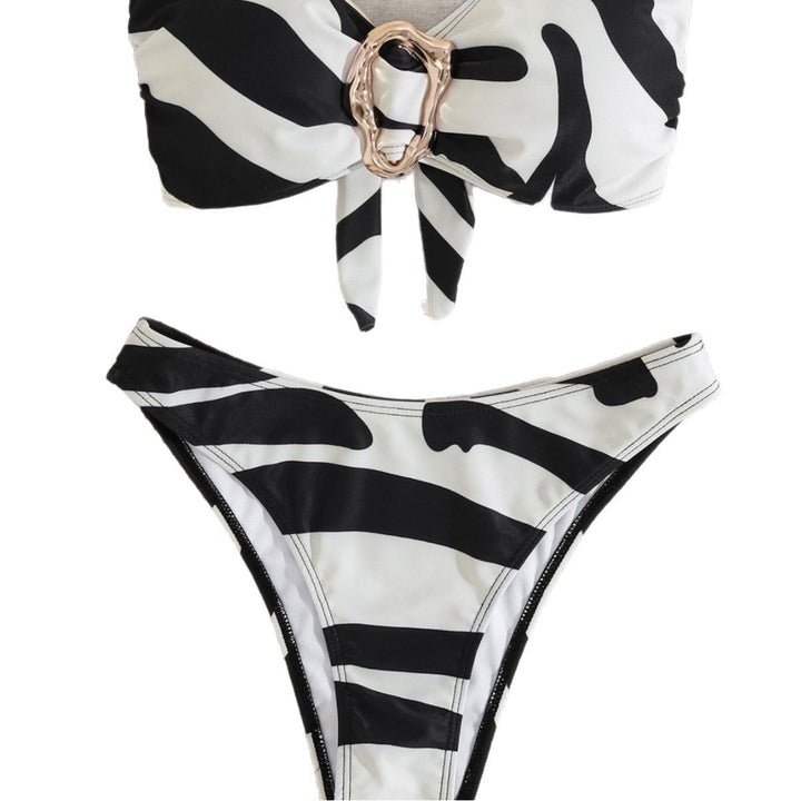 Damen Bandeau-Bikini mit modischem Schnallen-Detail und asymmetrischem Schnitt Echo Archiv