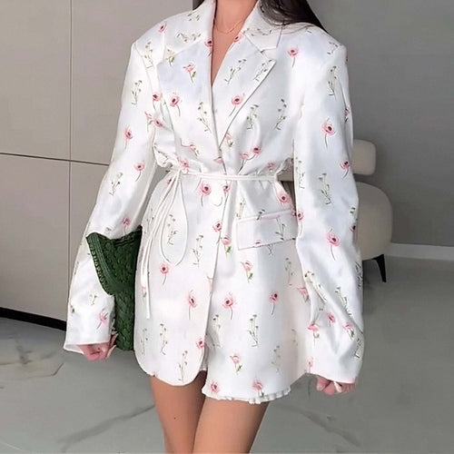 Damen nan taillierter Blumenblazer mit Bindegürtel und Reverskragen Echo Archiv