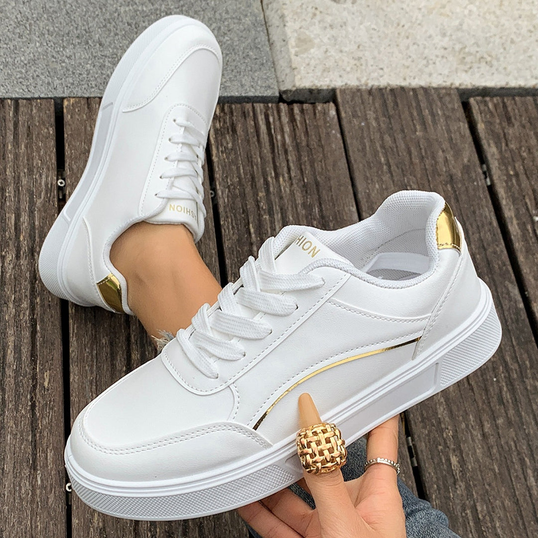 Damen Plateau-Sneaker mit goldener Zierkante und gepolstertem Komfortfußbett – Névara