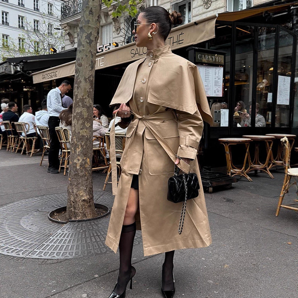 Damen Langer Trenchcoat mit Capelet, Taillengürtel und Sturmkragen Echoarchiv