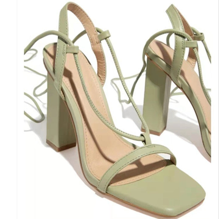 Damen High Heels mit elegantem Riemendesign und komfortablem Blockabsatz Echoarchiv