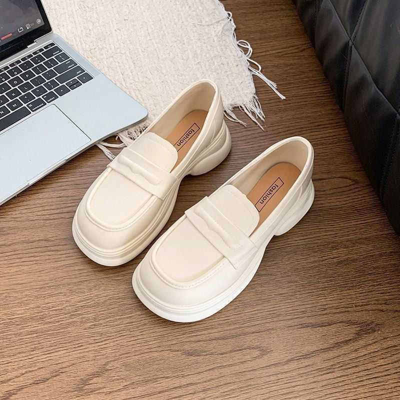 Damen Modische Chunky-Loafer mit profilierter Gummisohle, Kunstleder und dekorativer Metal-Applikation – Lioré