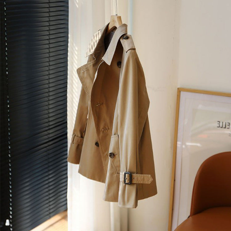 Damen Kurztrenchcoat mit Taillengürtel und Schulterklappen Echo Archiv