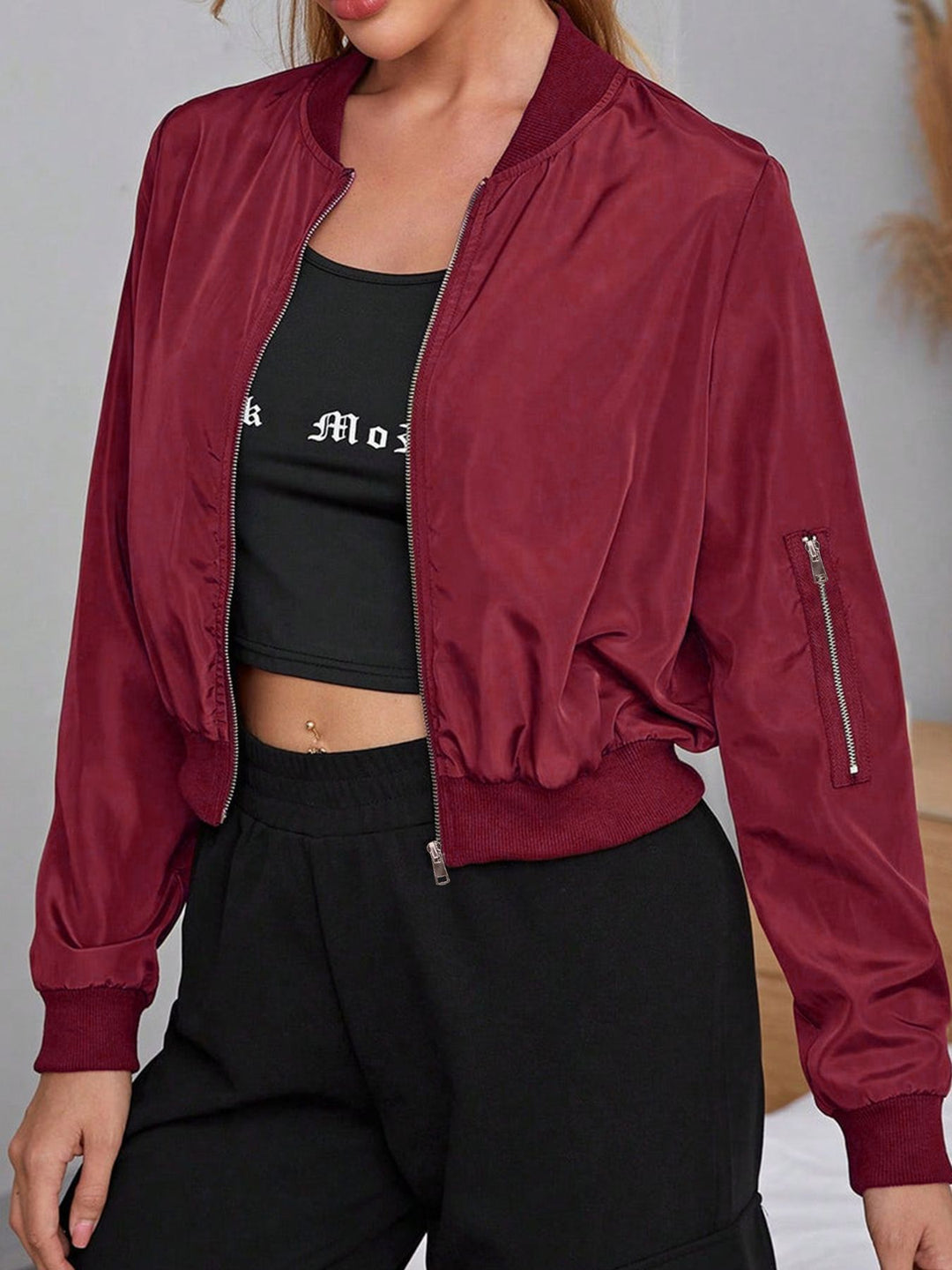 Damen Cropped Bomberjacke aus Satinoptik mit Ärmeltasche und elastischem Saum – Avenza