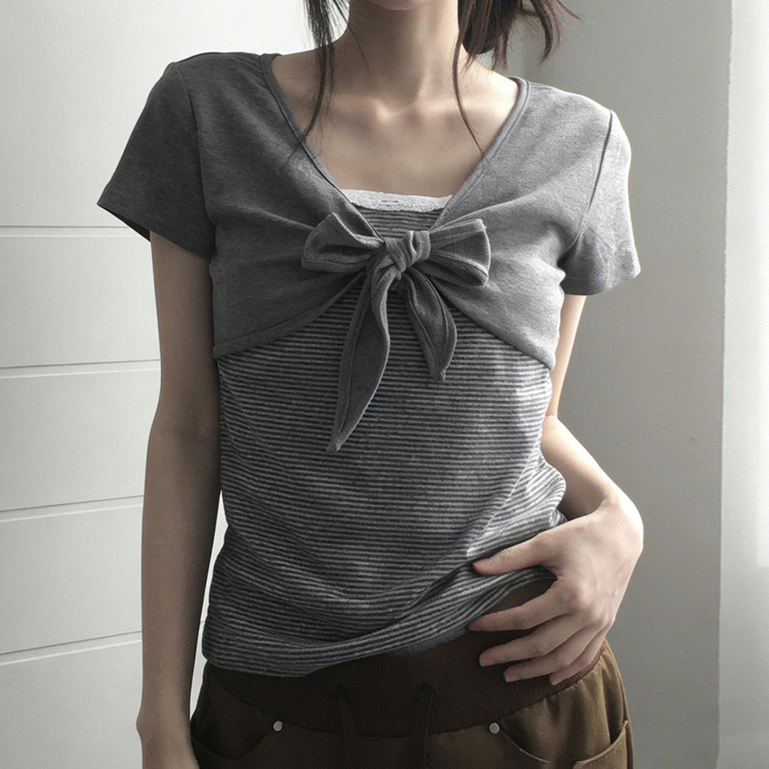Damen kurzes T-Shirt mit Knoten-Detail und gestreiftem Design Echo Archiv