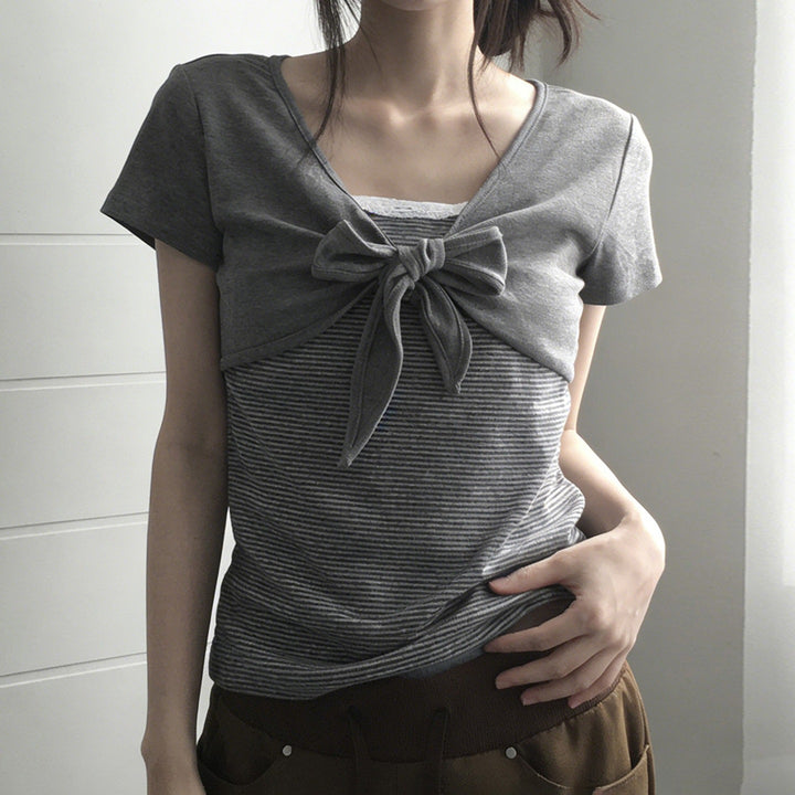Damen kurzes T-Shirt mit Knoten-Detail und gestreiftem Design Echo Archiv
