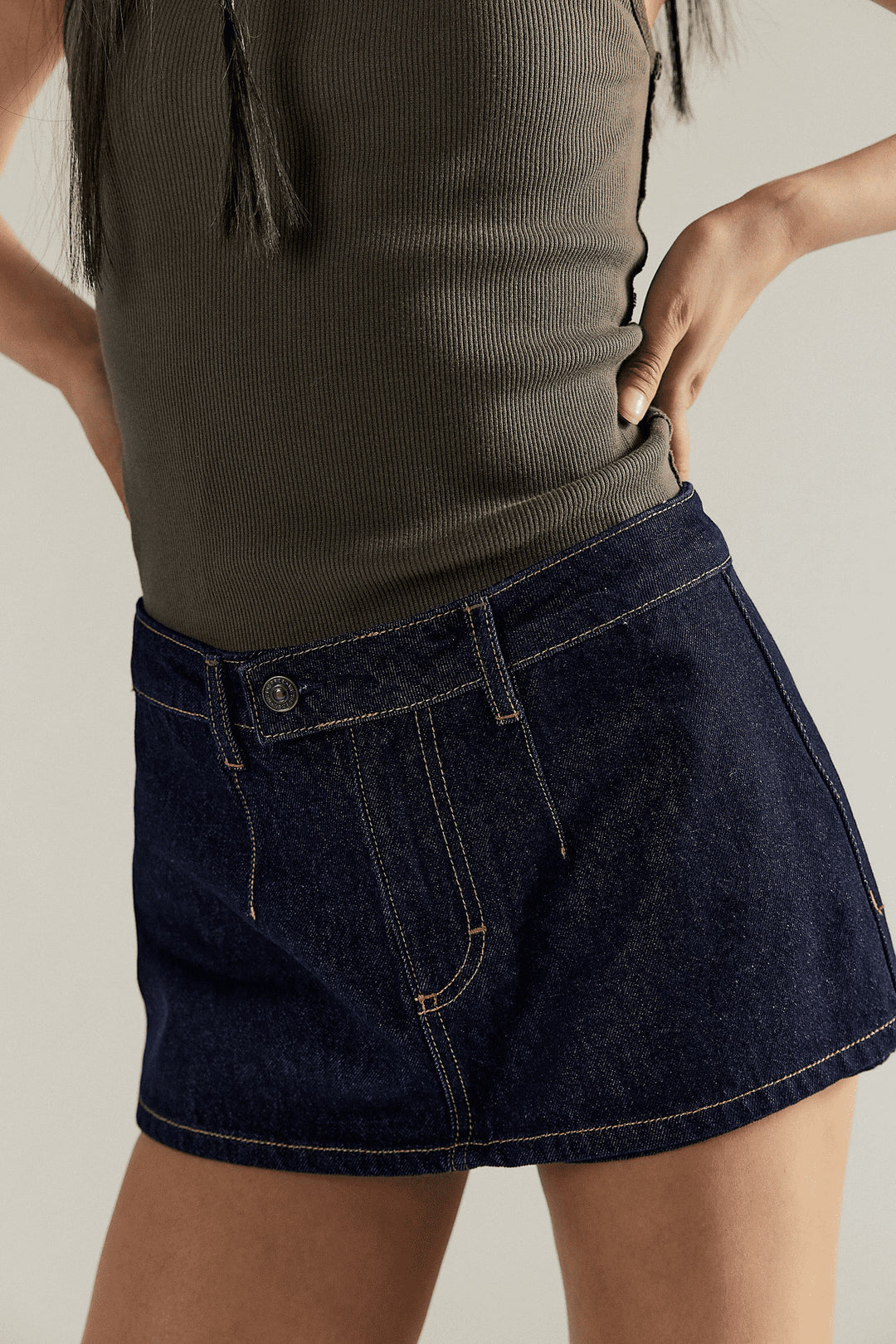 Damen Denim-Minirock mit fransigem Saum und lässigem Schnitt Echo Archiv