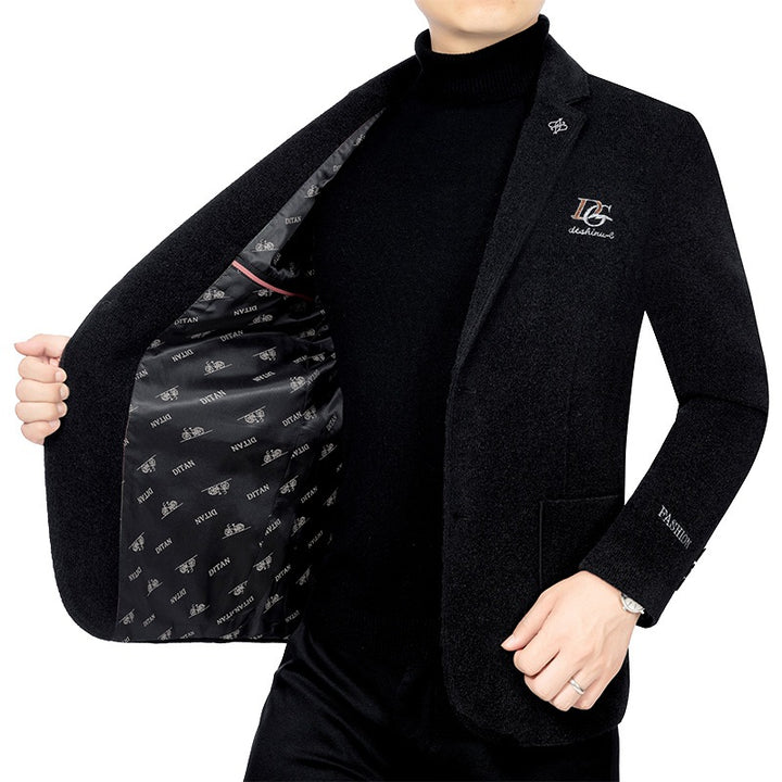 Herren Bouclé-Sakko mit kontrastierendem Satin-Innenfutter und Bruststickerei – Tianoro