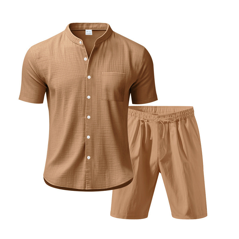 Herren Freizeit Outfit mit kurzärmligem Button-Down-Hemd und elastischen Shorts Echoarchiv