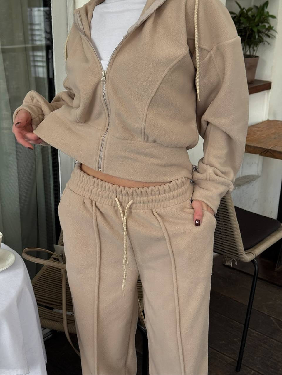 Damen Fleece-Lounge-Set mit kurzem Reißverschluss-Hoodie und taillenhoher Kordel-Jogginghose – Auréline