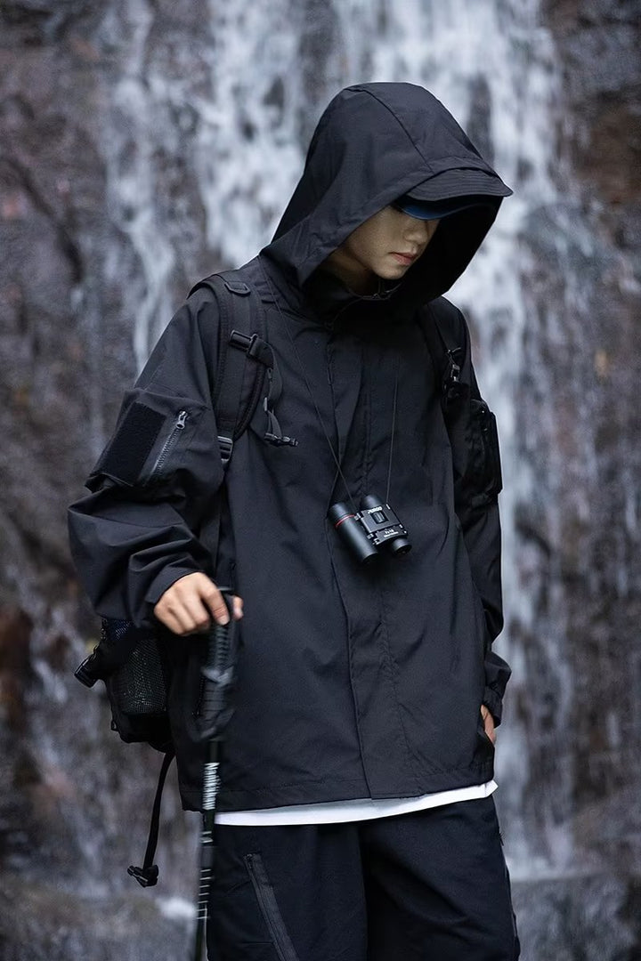 Herren technische Multifunktionsjacke mit praktischen Taschen und verstellbarem Kapuzenbund Echoarchiv
