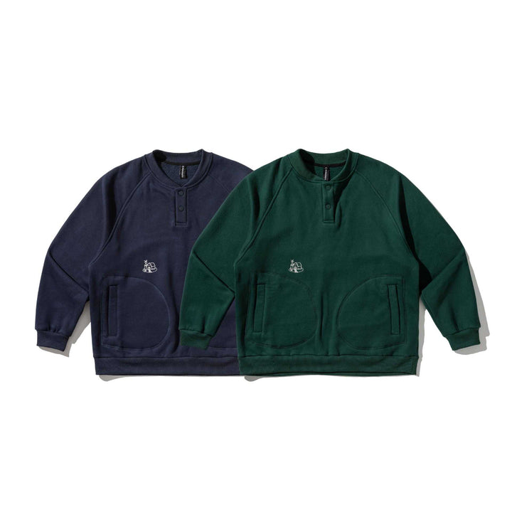 Herren Sweatshirt mit Knopfleiste im Henley‑Stil, Raglanärmeln und aufgesetzten Rundtaschen Echoarchiv
