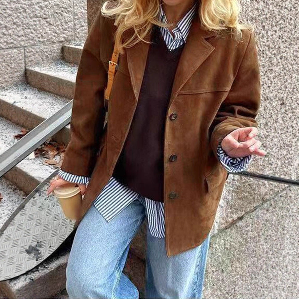 Damen Kurzmantel im Sakko-Stil aus Veloursimitat mit Reverskragen und Pattentaschen Echo Archiv