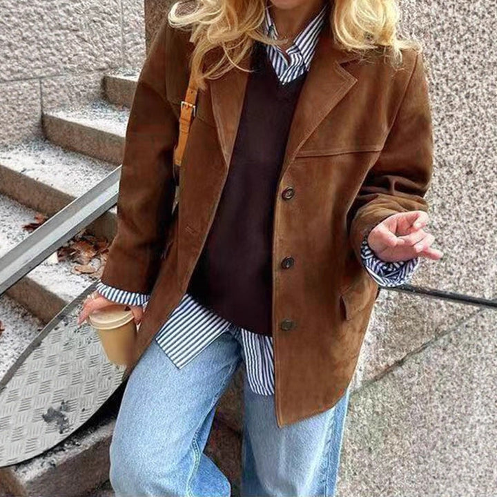Damen Kurzmantel im Sakko-Stil aus Veloursimitat mit Reverskragen und Pattentaschen Echo Archiv