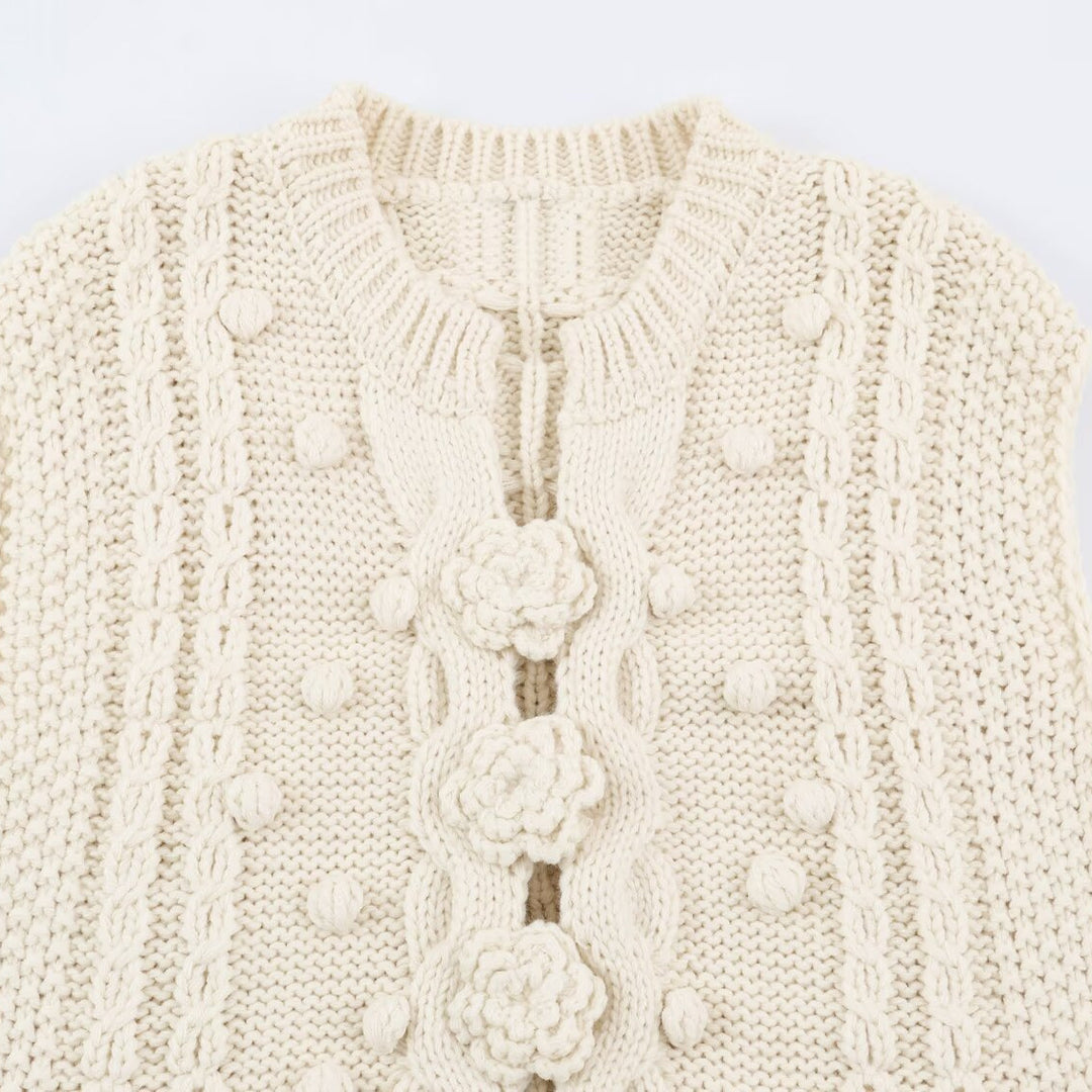 Damen Strickweste mit Zopfmuster, Blumenapplikationen und Noppenstruktur Echoarchiv