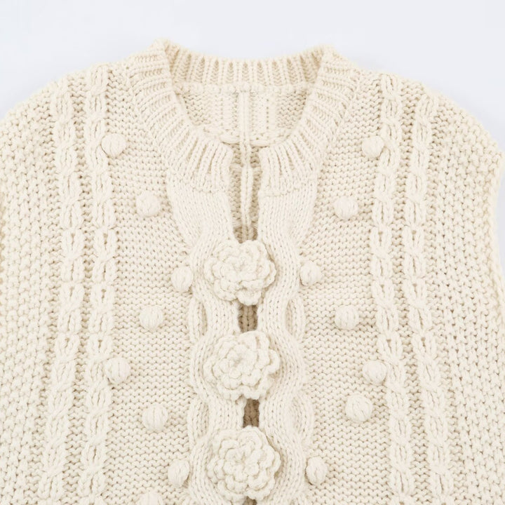 Damen Strickweste mit Zopfmuster, Blumenapplikationen und Noppenstruktur Echoarchiv