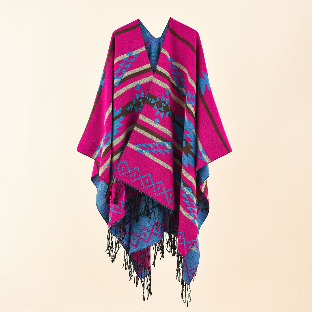 Damen Oversize-Ruana im grafischen Jacquard mit kontrastierter Innenseite und Fransensaum – Avérine