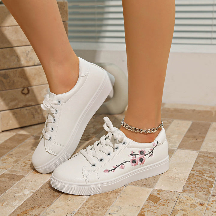 Damen Plateausneaker mit floraler Stickerei und gepolstertem Komfortfußbett – Névara