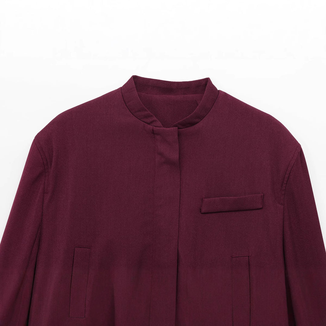 Damen kurze Stehkragen-Blousonjacke mit verdeckter Frontleiste, taillierter Rippbund-Details und dekorativen Paspeltaschen – Célinea