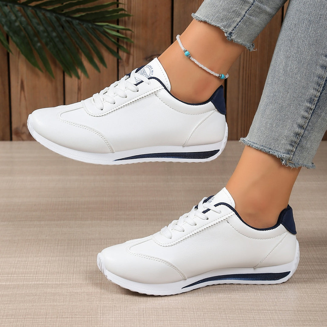 Damen Sneaker mit leichter Keilsohle und kontrastfarbenem Fersenpatch – Névara