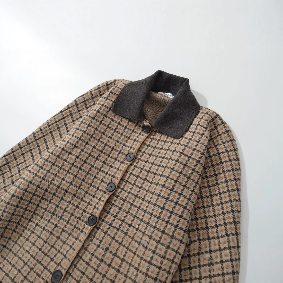 Damen Kurzgeschnittene Karo-Übergangsjacke mit kastiger Silhouette und Kontrastkragen Echoarchiv
