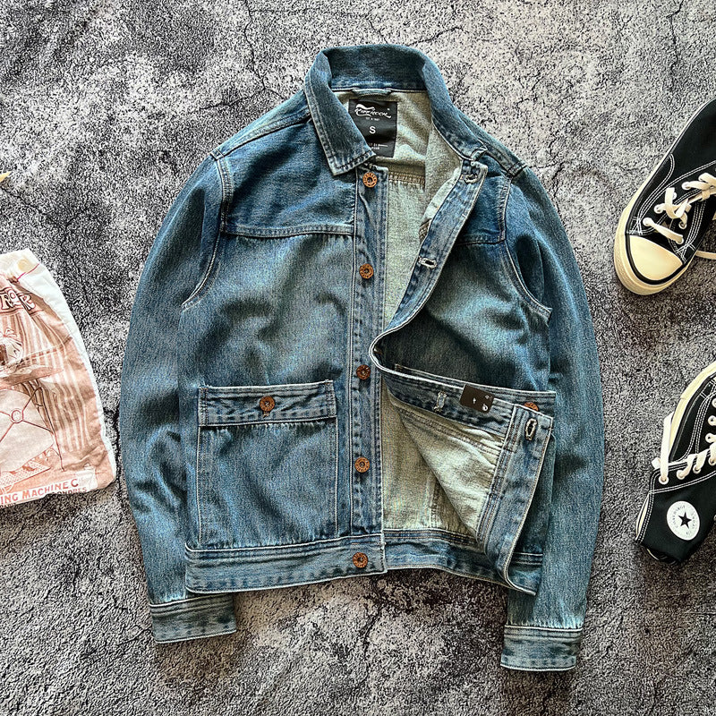 Herren Denimjacke mit aufgesetzten Taschen und modischen Knopfdetails Echoarchiv