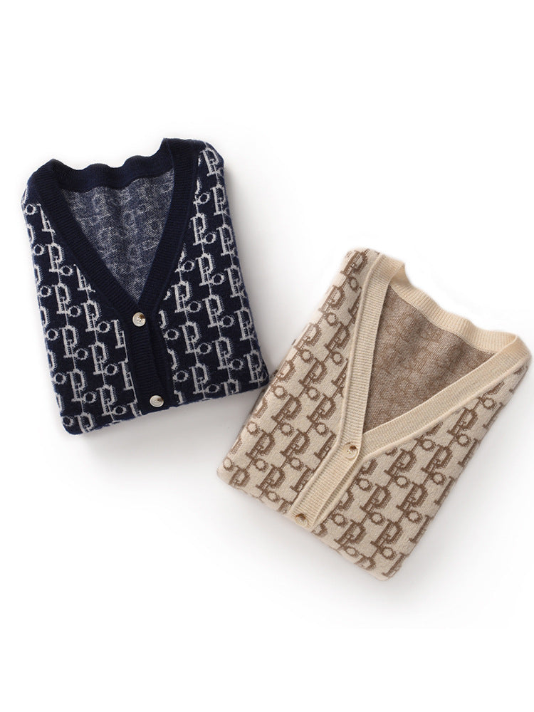 Damen Gemusterter Jacquard-Strickcardigan mit V-Ausschnitt und Perlmuttknöpfen Echoarchiv