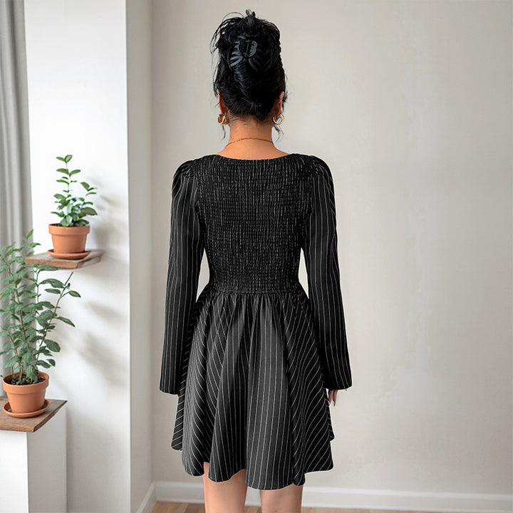 Damen Verspieltes gestreiftes Minikleid mit tailliertem Oberteil und langen Ärmeln Echo Archiv