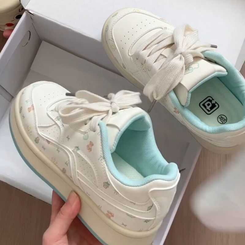 Damen Bequeme Freizeitsneaker mit floralem Design Echo Archiv