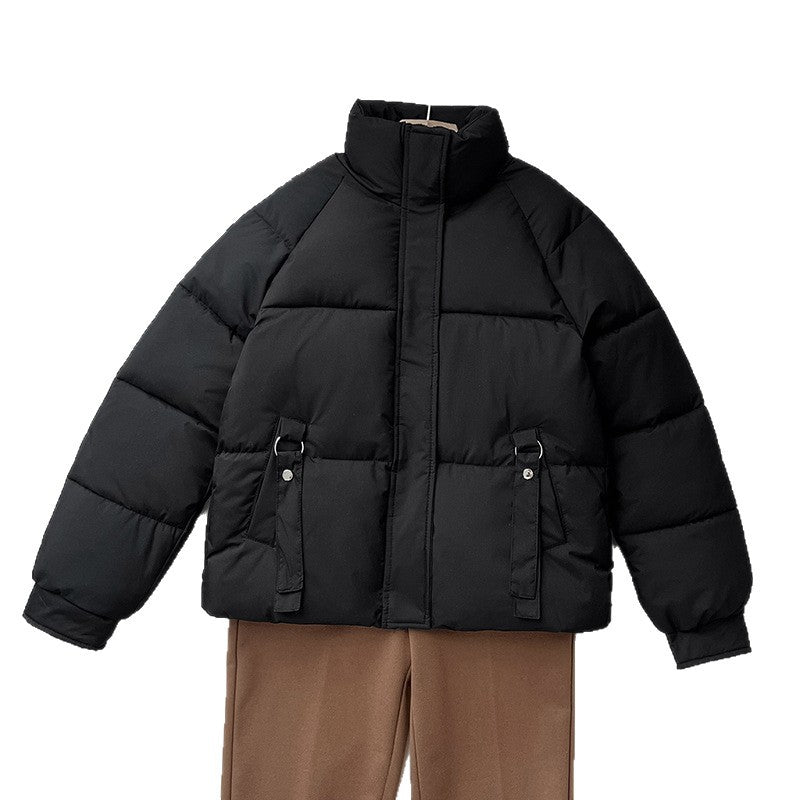 Damen kurze gesteppte Pufferjacke mit hohem Stehkragen, verdeckter Frontblende und D‑Ring Taschenapplikation – Célinea