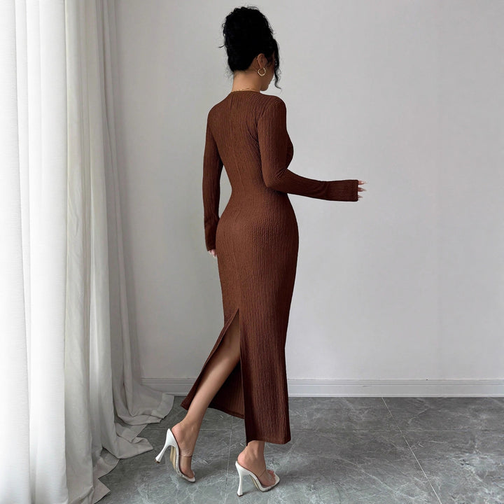 Damen nan tailliertes Wickelkleid mit V-Ausschnitt, strukturierter Knitteroptik und dekorativer Gürtelschließe Echo Archiv