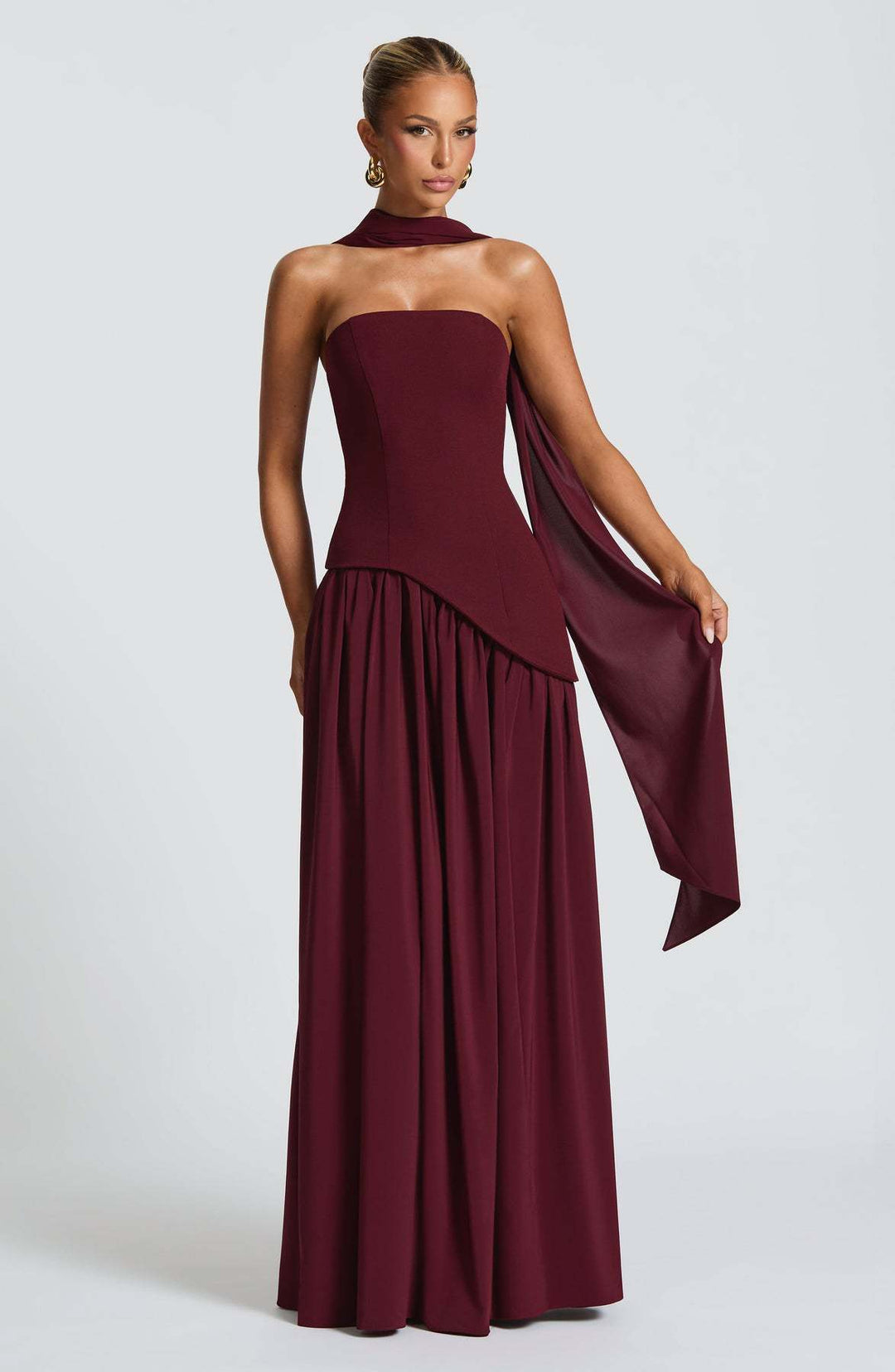 Damen Glamouröses Abendkleid mit schulterfreiem Design und exquisite Drapierung Echo Archiv