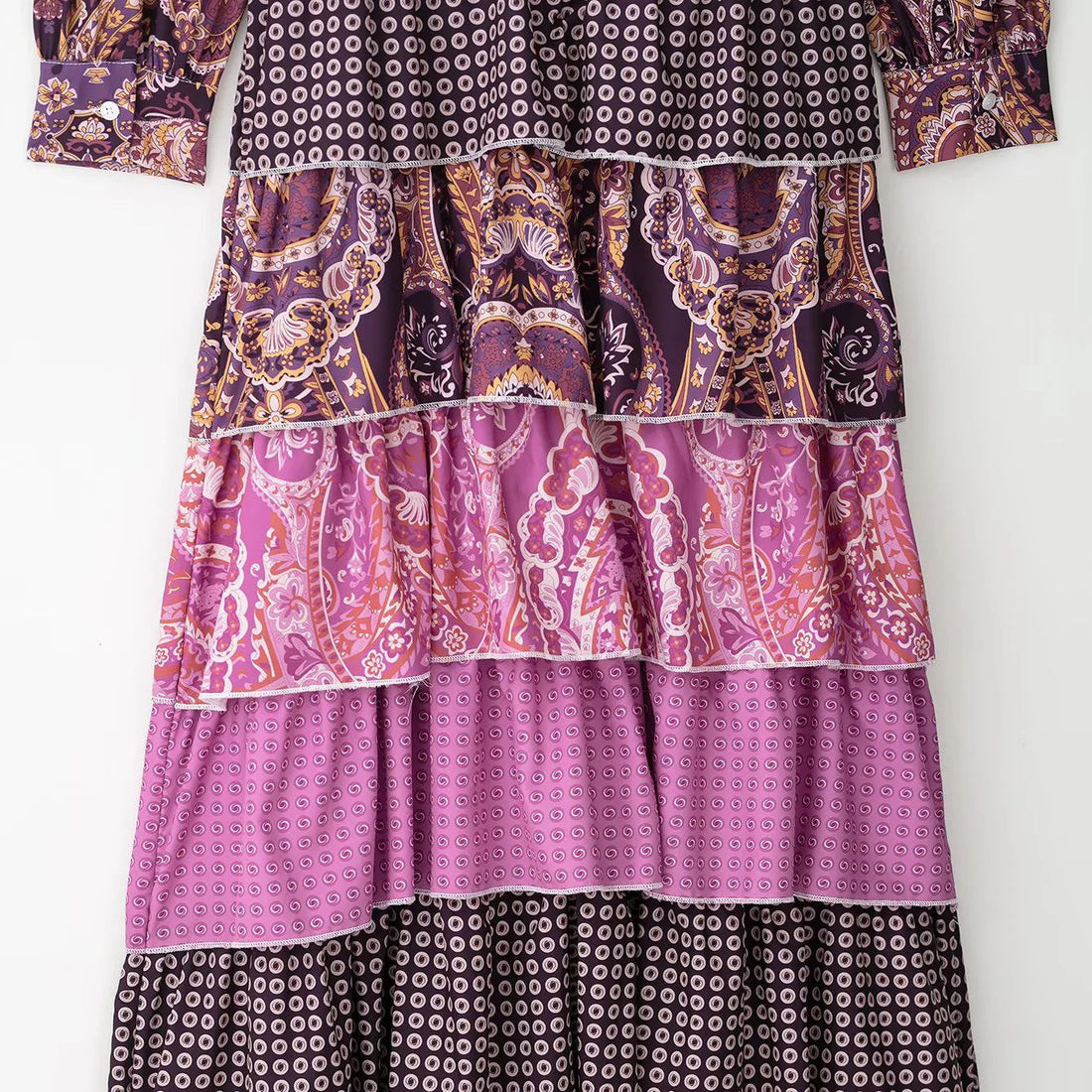 Damen gestuftes Maxikleid mit Paisley‑Patchwork, Schleifenkragen und langen Manschettenärmeln – Valéora