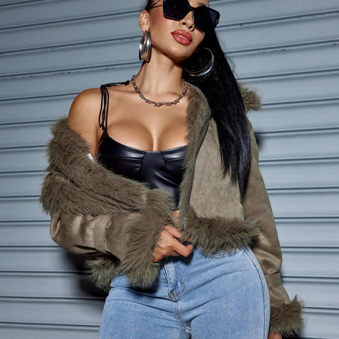 Damen Kurzjacke aus Wildlederoptik mit Fellbesatz, Kapuze & Reißverschluss – Célinea