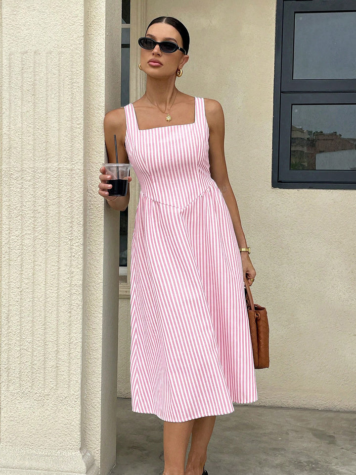 Damen Midikleid mit quadratischem Ausschnitt, breiten Trägern und tailliertem A-Linien Schnitt Echo Archiv