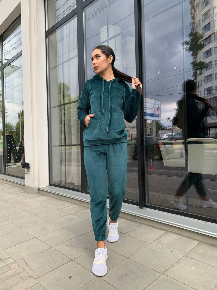 Damen Samt-Loungewear-Set mit kurz geschnittener Kapuzenjacke und Kordelzug-Jogginghose – Auréline