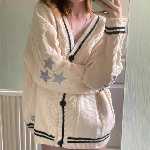 Damen nan oversized Zopfmuster-Cardigan mit V-Ausschnitt, Knopfleiste und Sternapplikationen Echo Archiv