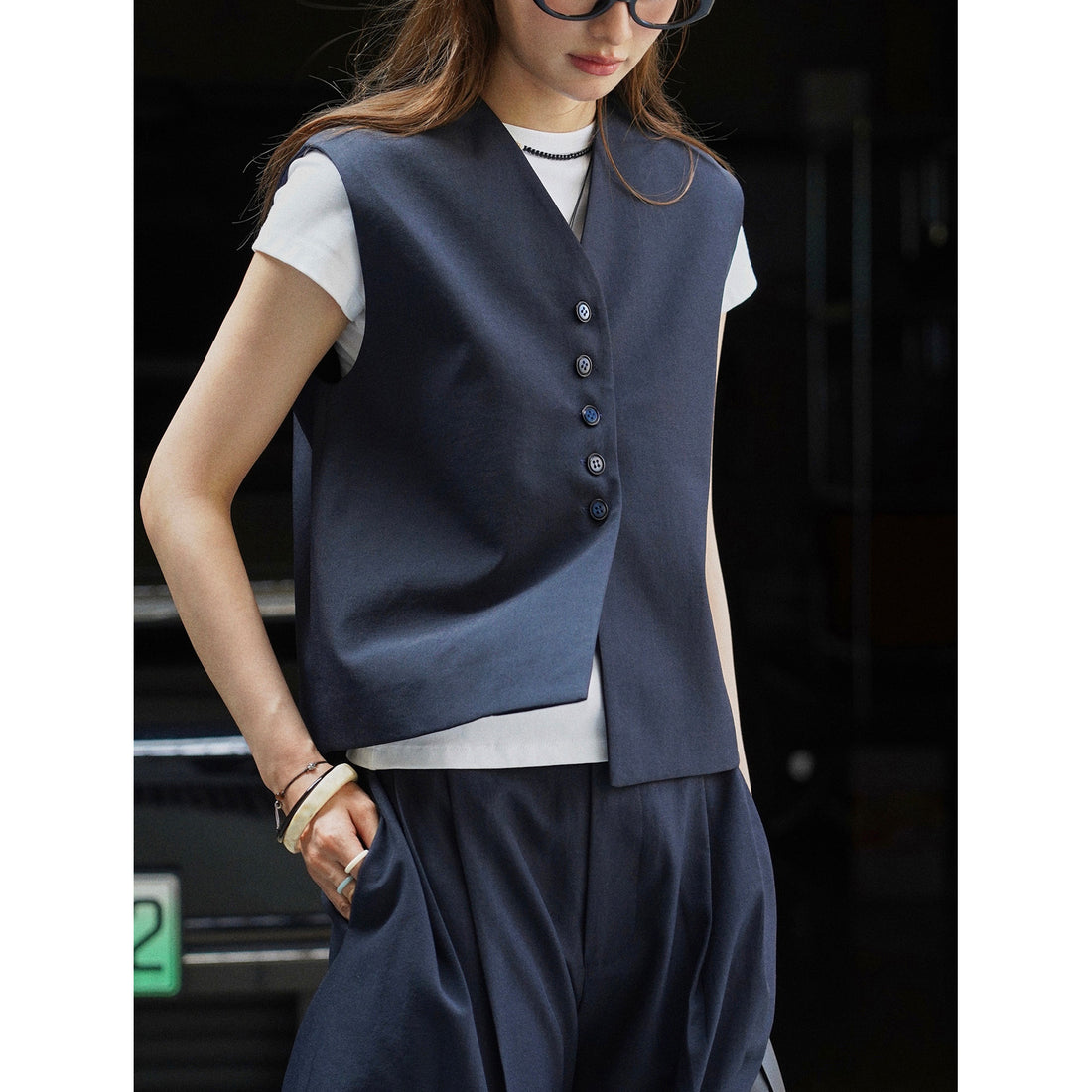 Damen Oversized-Tailoring-Weste mit V-Ausschnitt und durchgehender Knopfleiste Echoarchiv