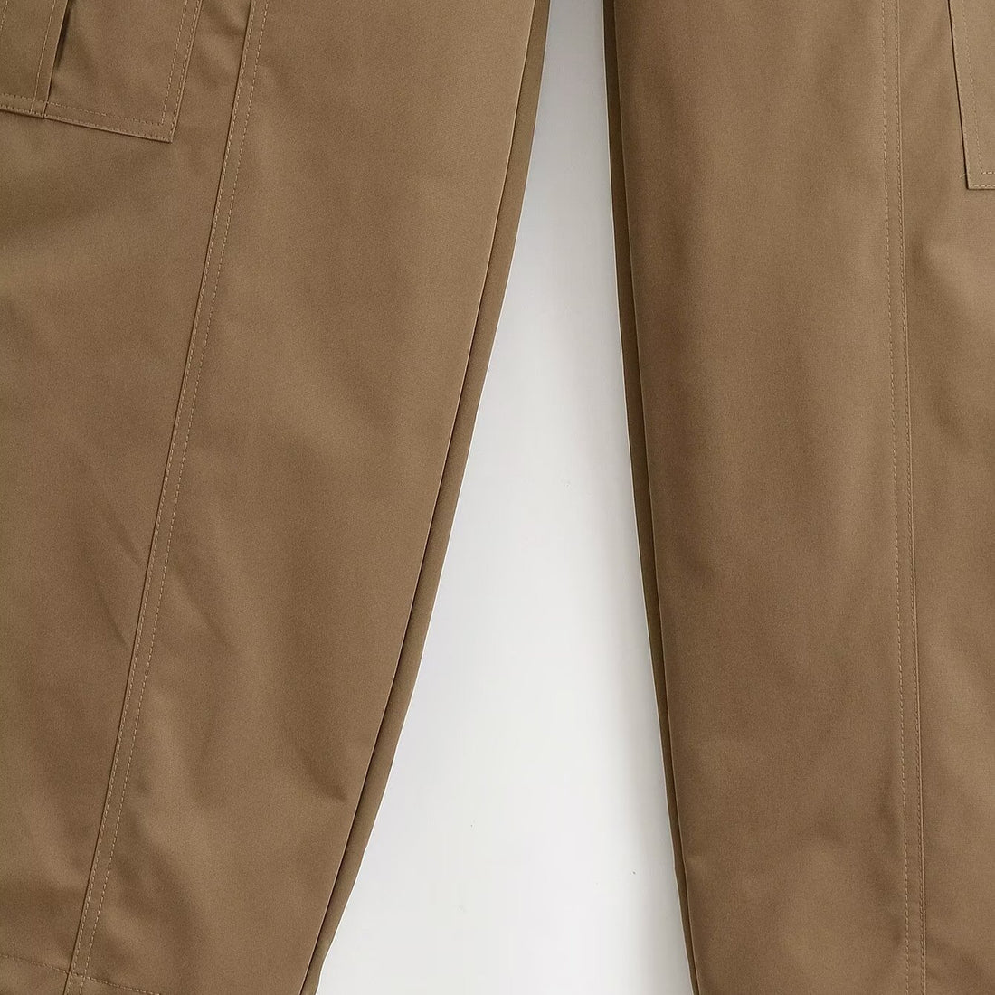 Damen Weite Cargo-Hose mit Utility-Taschen, Reißverschluss-Details und hoher Taille Echoarchiv