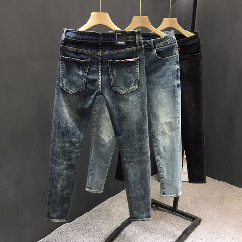 Herren Skinny Jeans mit distressed Details und modernem Schnitt Echoarchiv