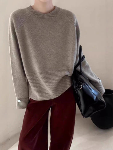 Damen Oversize-Rundhalspullover mit verlängerten Manschetten und Zierknopf Echoarchiv