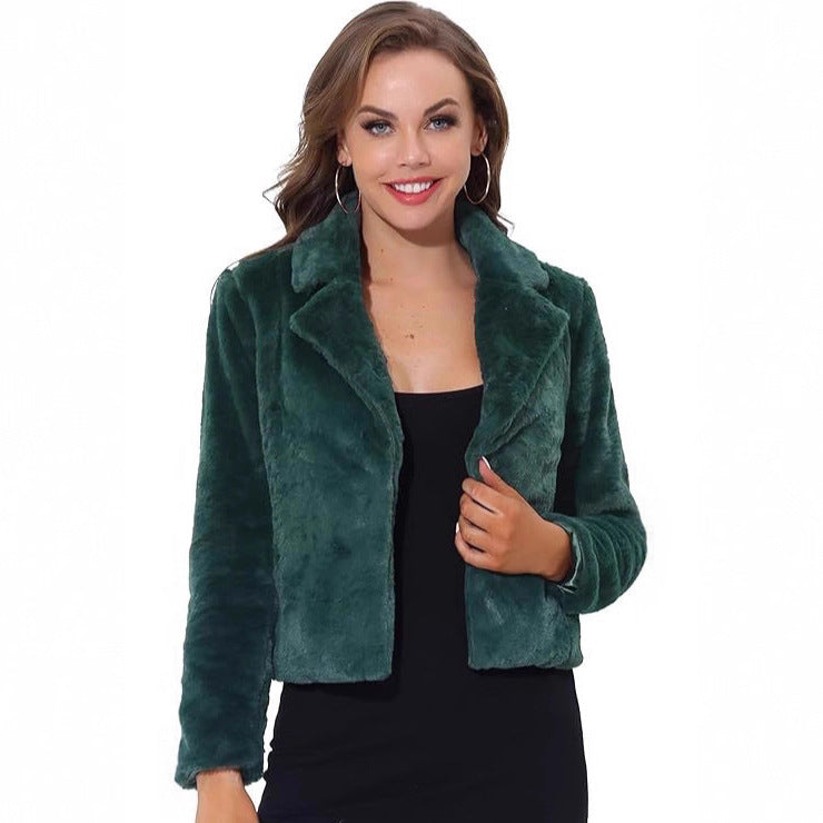 Damen Kurzblouson aus samtigem Faux‑Fur mit fallendem Revers und figurfreundlichem Cropped‑Schnitt Echo Archiv
