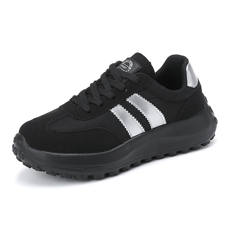 Damen nan retroorientierter City-Sneaker mit grobstolliger Laufsohle, gepolstertem Komfortfußbett und Wildlederbesatz Echo Archiv