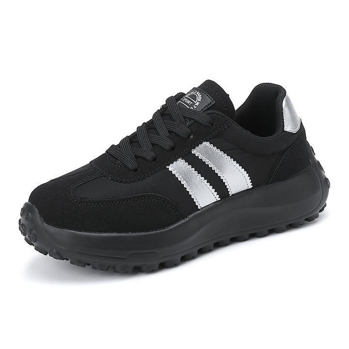 Damen nan retroorientierter City-Sneaker mit grobstolliger Laufsohle, gepolstertem Komfortfußbett und Wildlederbesatz Echo Archiv