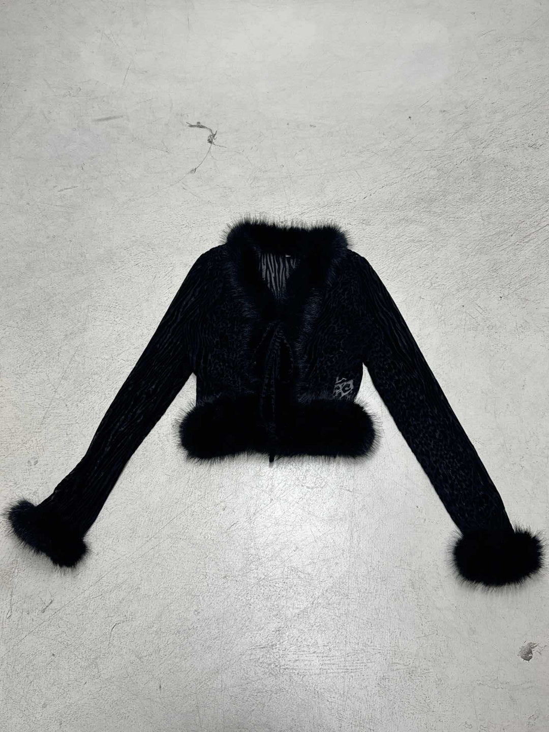 Damen nan kurze Samtjacke mit luxuriösem Kunstfellbesatz an Kragen Saum und Ärmeln Echo Archiv
